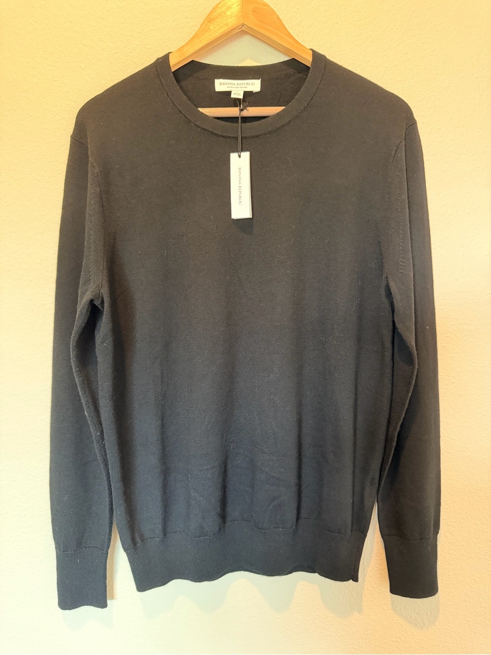 Banana Republic Extra Fine Merino Wool Black Crewneck Sweater Size M NWT #0422